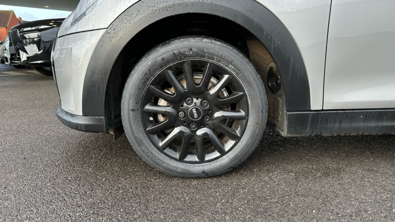 MINI Hatchback 1.5 Cooper Classic Premium 5dr Petrol Hatchback